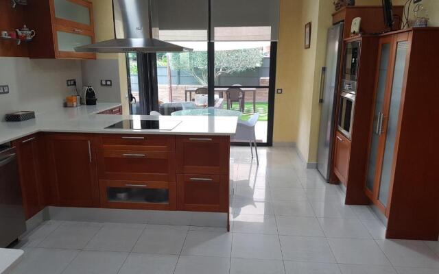Washingtonia Villa near Sitges