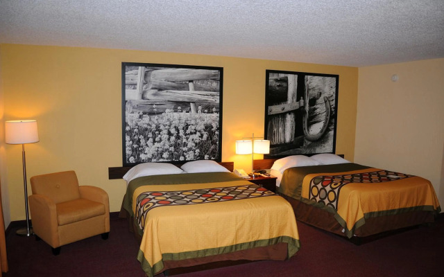 Super 8 By Wyndham Lamar