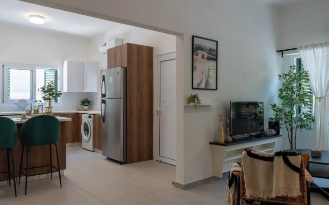 Arty Haven Spacious 3BR House in Larnaca