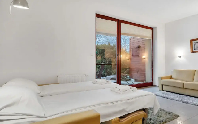 Apartments Lesna 17 by Renters