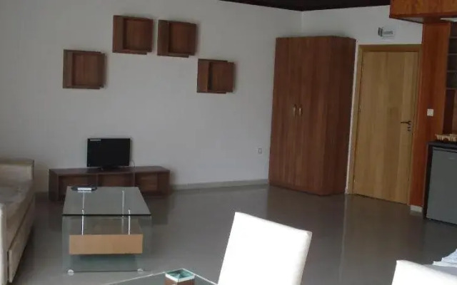 Pacific 3 Apartments