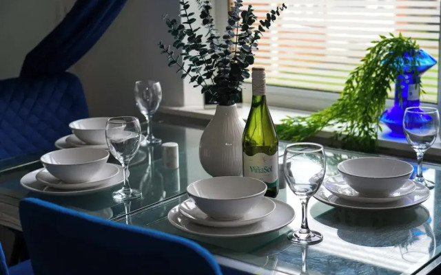 Milton Keynes Home - Sleeps 4 - Parking
