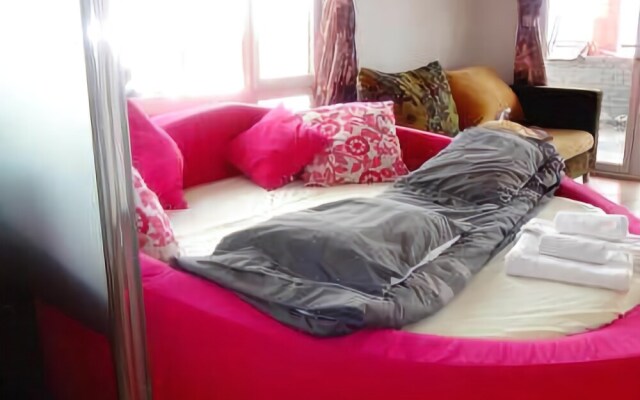 Shidu Renjia Moshang Huakai Holiday Courtyard