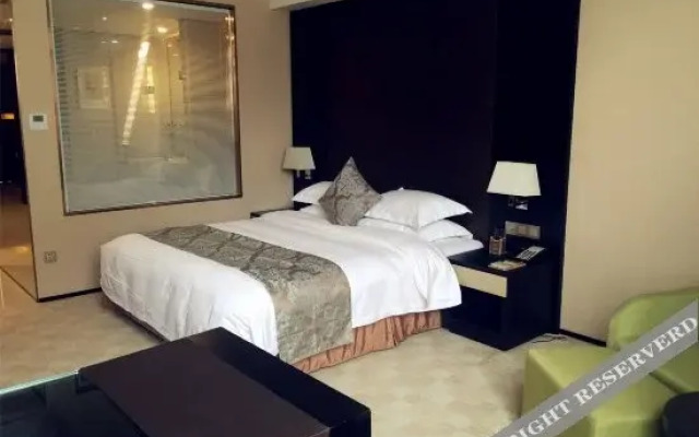 Chonpines Hotel