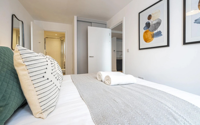 Superb Flat With Community Vibe