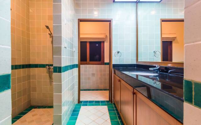 Lakewood Hills Villa by Lofty