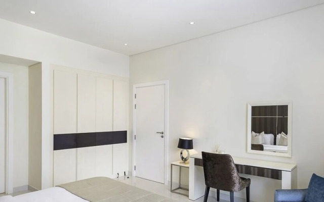 LUX The Bays Edge Canal View Suite