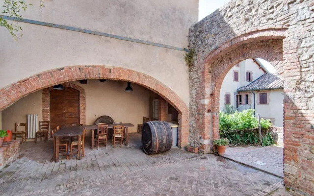 Farmhouse in Tuscany Near Petriolo Spa