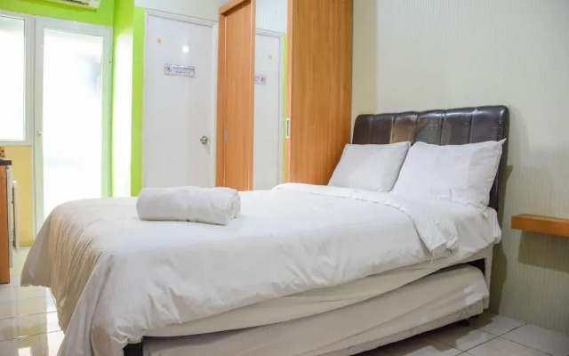 Stylish and Comfortable Studio Green Pramuka Apartment