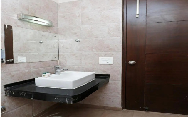 Fragrance Habitat By OYO Rooms