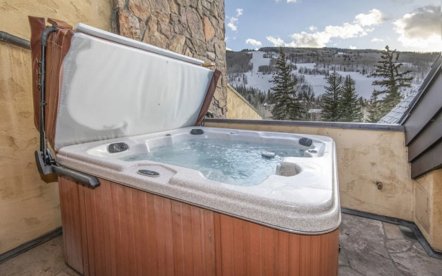 Vail Mountain View #402 4 Bedroom Condo