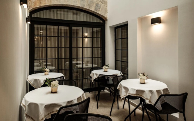 1926 Le Parisot Boutique Suites
