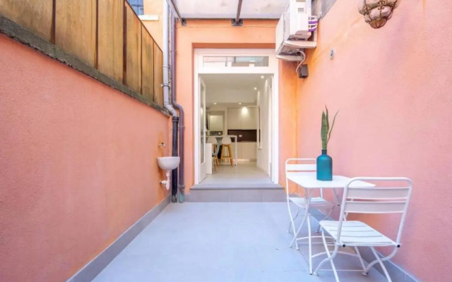Ormesini Courtyard Apartment