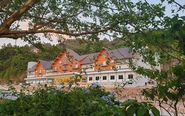 Sky Palace Hotel