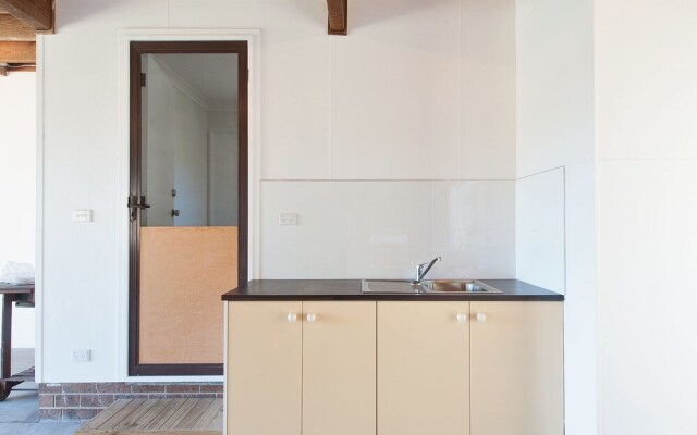 The Rest, 6 Flannel Flower Fairway