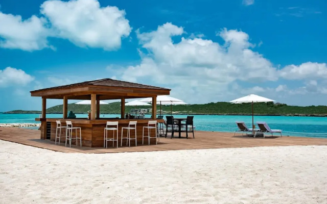 Oceanfront Luxury Villa Infinity Plunge Pools