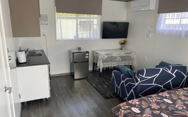 Homestay En-Suite Private Bathroom, Private Entrance, Heatpump, Netflix close to Hospital – Guest Rooms – Hamilton
