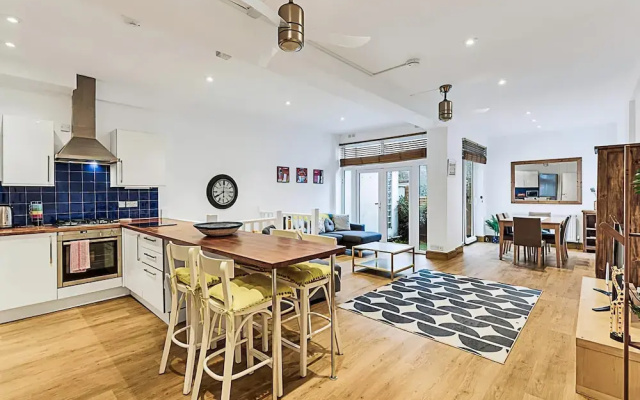 Modern Comfort Two Bedroom Gem on the Rye