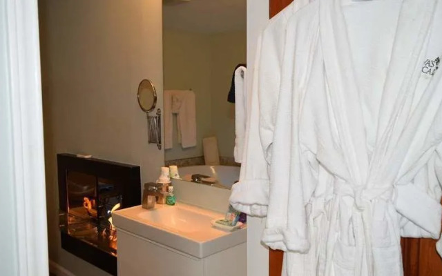 Evas Escape at Gardenia Inn