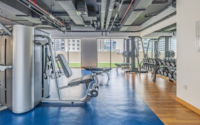 Spacious Art Deco Apt with Burj,Canal Views