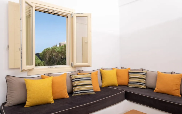 White Orchid Cave House & Studio