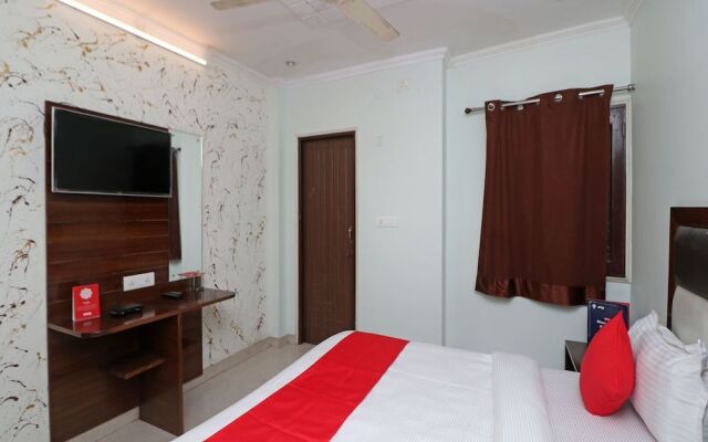 OYO 12062 Paras Guest House