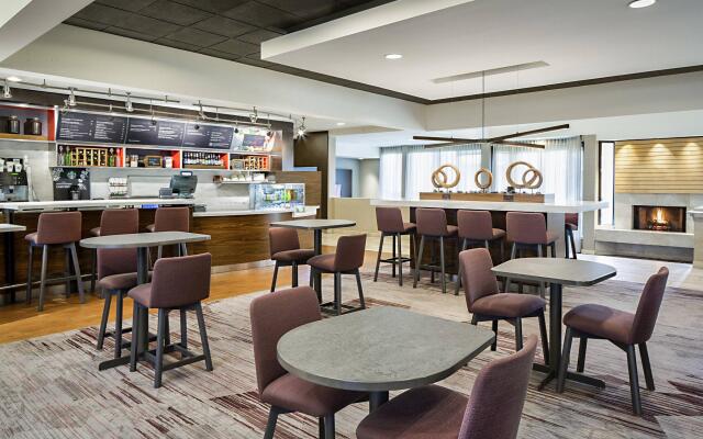 Courtyard by Marriott Dallas Arlington/Entertainment Dist