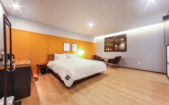 Browndot Hotel - Gold