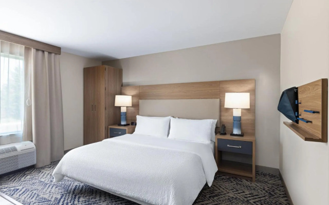 Candlewood Suites Mcpherson by IHG