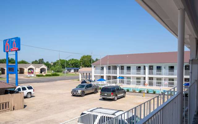 Motel 6 Bryan, TX - University Area