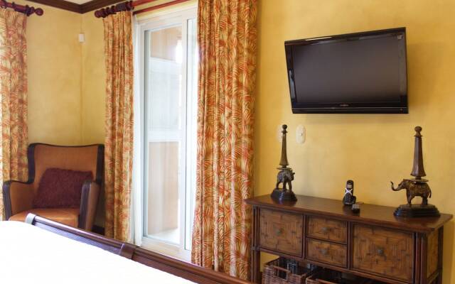 CR Luxury Los Sueños Condos