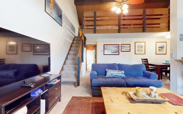 Sierra Manors 75 Cozy and Comfy Condo, On the Shuttle Route by Redawning