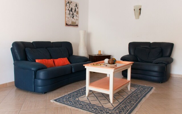 Filipas Apartment by Algarkasa