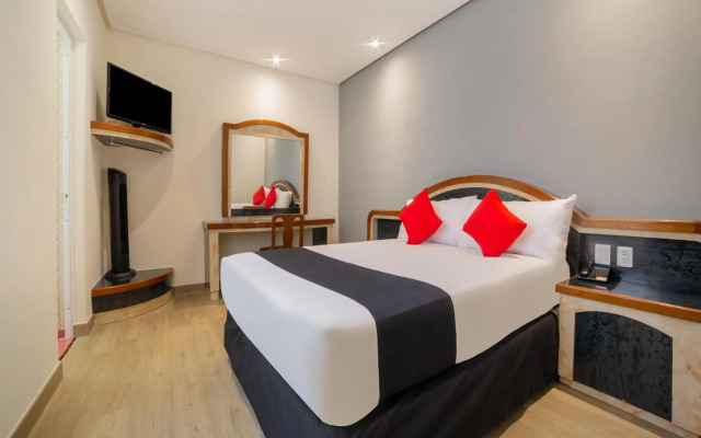 Hotel Monarca