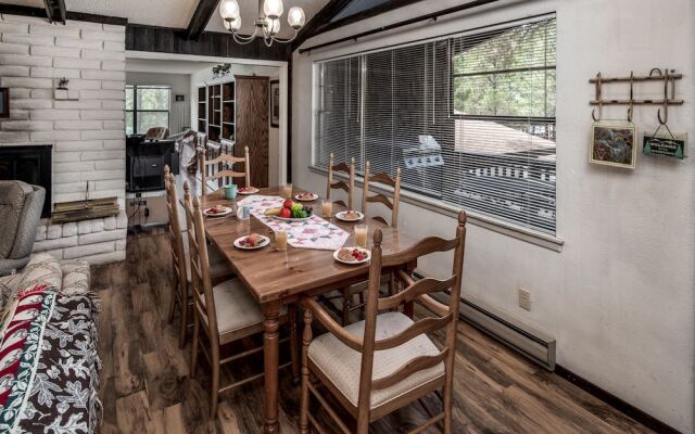 Aztex Retreat - Three Bedroom Cabin