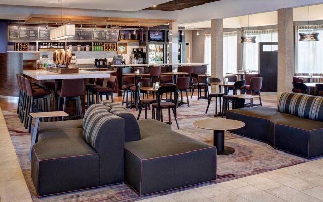 Courtyard Louisville East