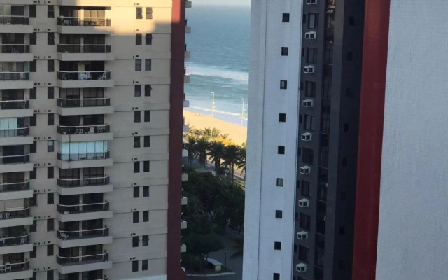 Flat com 65 metros; sala; duas suítes; cozinha Recém-reformado