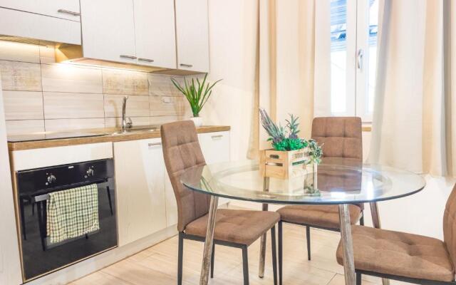 Demetra Seafront Apartment - Parking & Pool