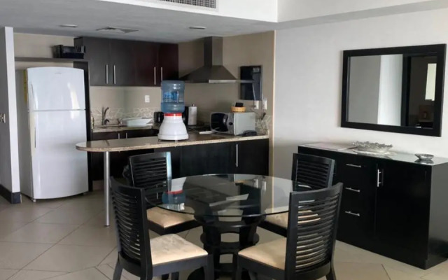 Bay View Grand Marina 1605 Sur