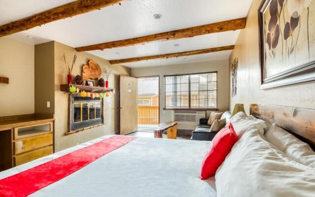 Sleepy Hollow Cabins and Hotel