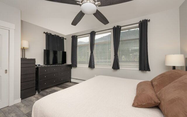 Founders - 4374 2 Bedroom Condo by RedAwning