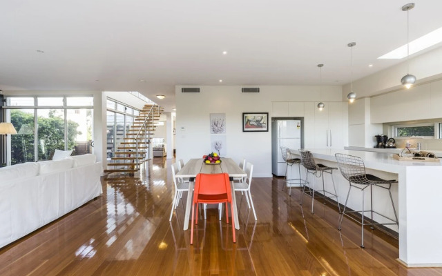 Sydney Seaside Contemporary Executive Living