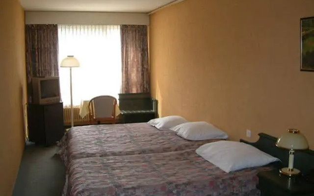 Hotel 33