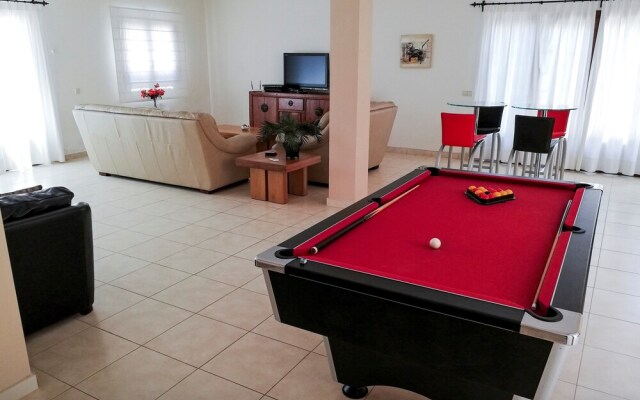 Luxury Villa With Private Heated Pool 15