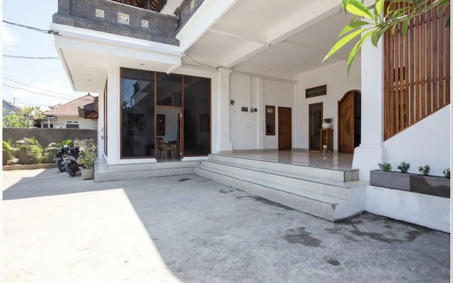 RedDoorz near Padang Galak Beach