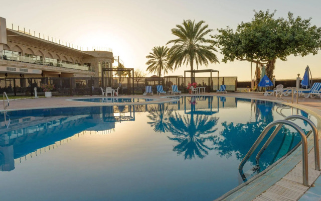 Al Qurum Resort