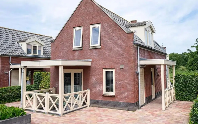 Bungalow by Water Near Rotterdam