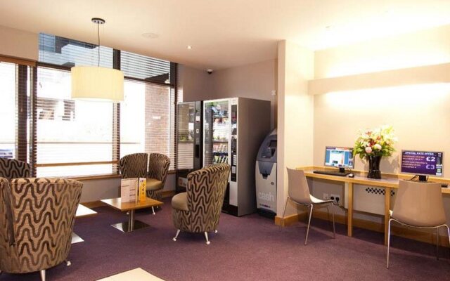 Premier Inn Sunbury (Kempton Park)