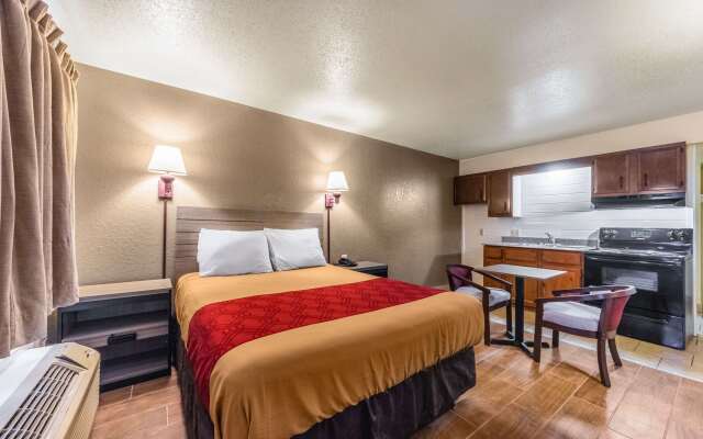 Econo Lodge San Marcos University Area