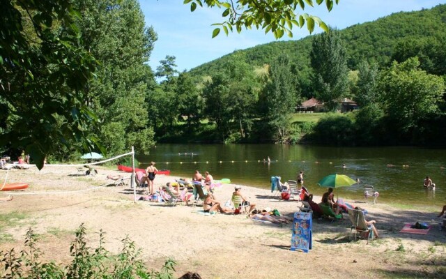House With 2 Bedrooms in Puy-l'évêque, With Shared Pool, Enclosed Garden and Wifi